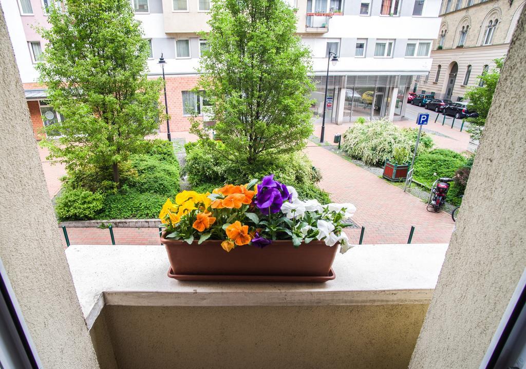 Lovely Corvin Apartment Budapest Exterior foto